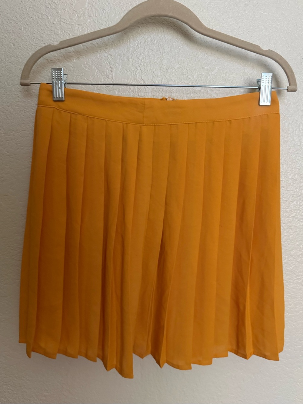 Pleated Mustard Short Skirt - M